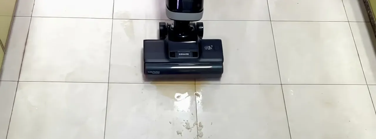 After: A heavy sauce smear before the pass, and only faint streaks after: set-in kitchen stains still take repeat runs.