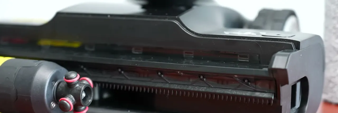 The comb-teeth strip behind the brush roll is what keeps daily hair shedding off the roller.
