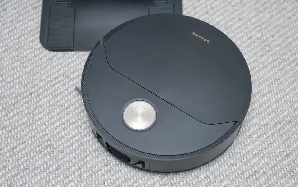 One tester's app routine runs the carpet first each run, mop pads detached at the dock.
