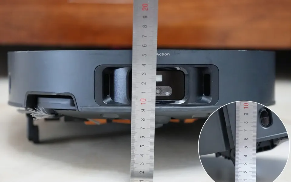 With the turret dropped into the body, it cleans under cabinets this low.