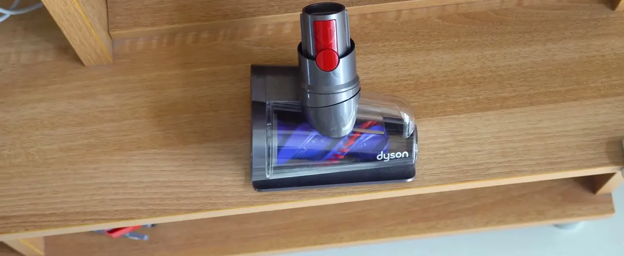 Dyson V12 Detect Slim Absolute gallery frame 9 of 11