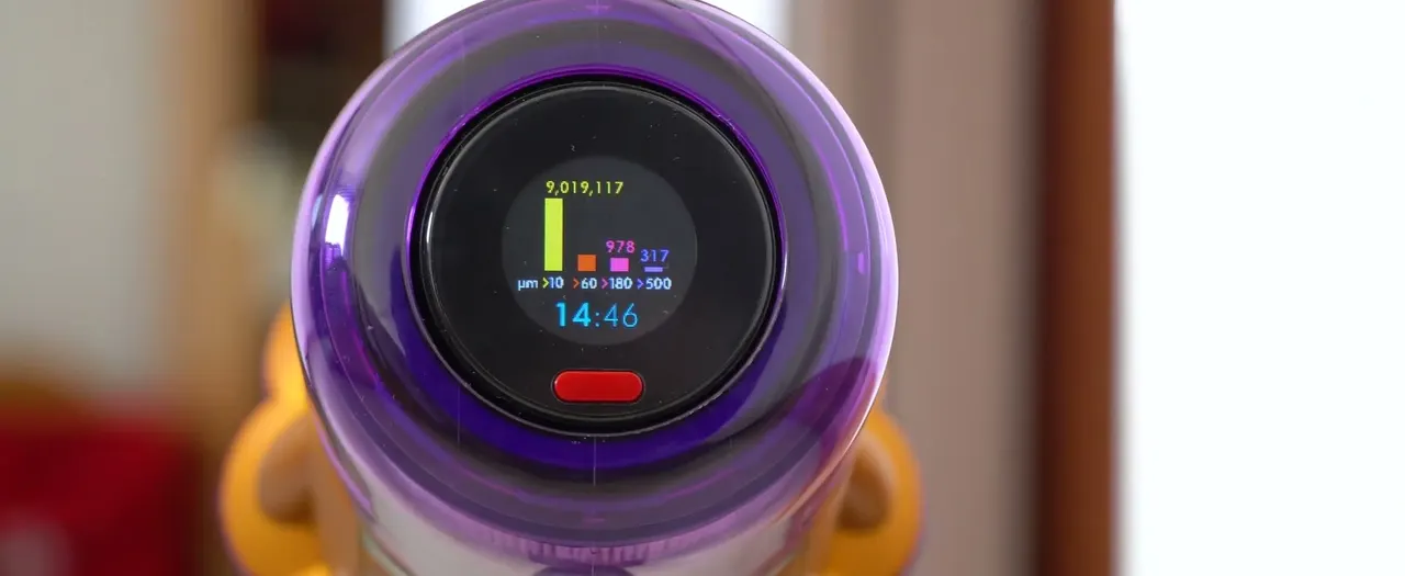 The screen shows dust size coming in and minutes left on the charge.