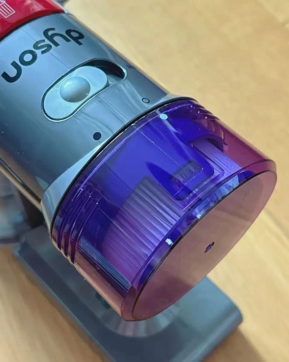 Max mode answers the carpeted rooms that push back, and it spends the battery fast.
