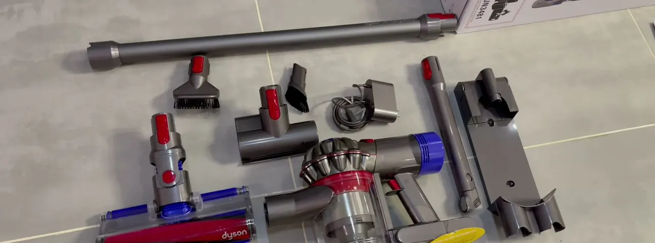 Dyson V8 gallery frame 4 of 12