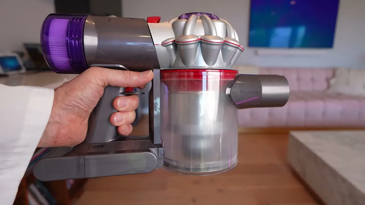 The grip sits naturally in the hand, no wrist bend needed.
