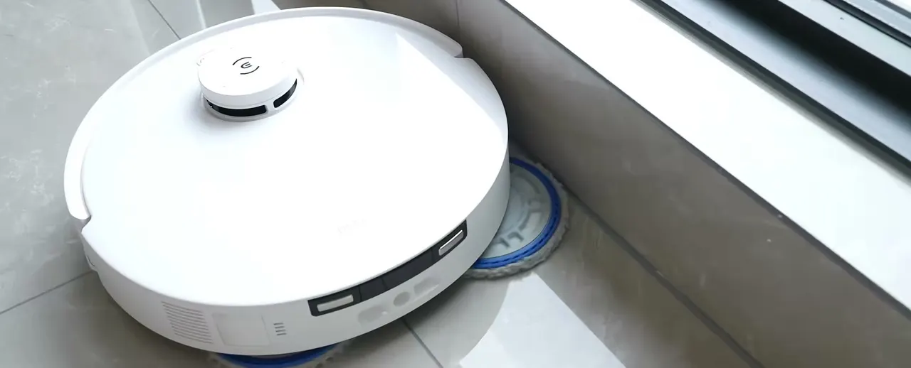 The pad that always rides past the body edge reaches into the door track here.