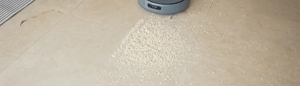 A pooled spill triggers mop-only mode; here the robot starts at the edge of a large liquid patch.